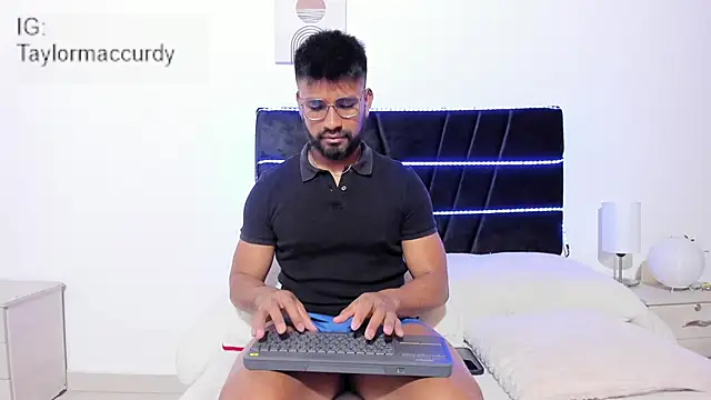 Taylormaccurdy  online show from 01.07.26