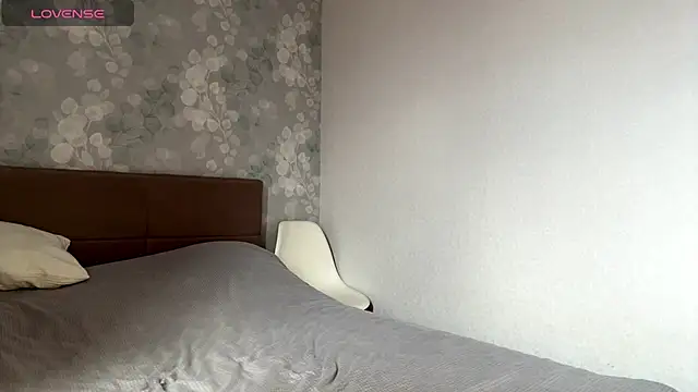 MIA SHADE online show from 11.25.25