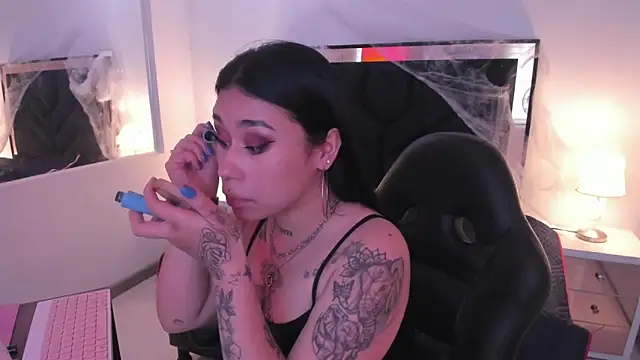 Snapshot of SusanVilla chatting on 10.24.25 SusanVilla online show from 10.24.25