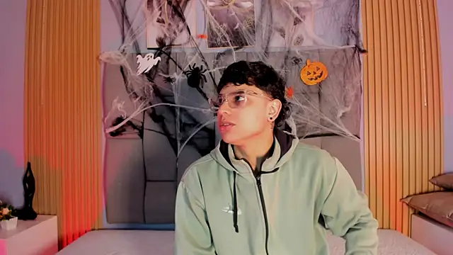 Kandyfrees  online show from 10.28.25