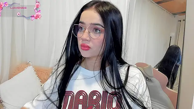 Snapshot of _miasophie_ chatting on 10.05.25  miasophie  online show from 10.05.25