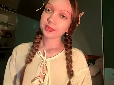 Snapshot of EmiIyKitty chatting on 10.19.25 EmiIyKitty online show from 10.19.25