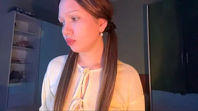 Snapshot of EmiIyKitty chatting on 10.22.25 EmiIyKitty online show from 10.22.25