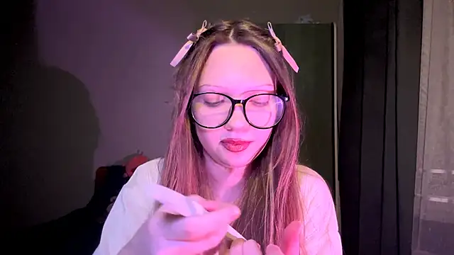 EmiIyKitty online show from 11.12.25