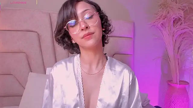 lyalee online show from 11.05.25