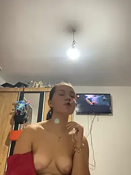 Snapshot of CamillaHessel chatting on 10.11.25 CamillaHessel online show from 10.11.25