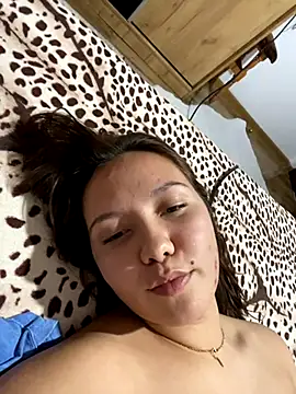 Snapshot of CamillaHessel chatting on 10.24.25 CamillaHessel online show from 10.24.25