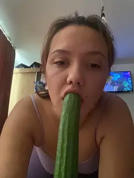 Snapshot of CamillaHessel chatting on 10.29.25 CamillaHessel online show from 10.29.25