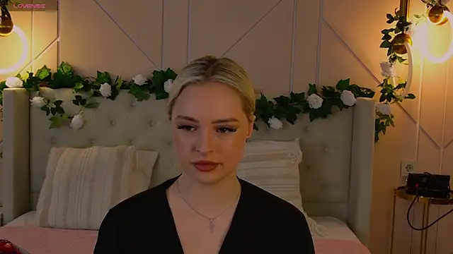 EllyLinn online show from 04.10.26