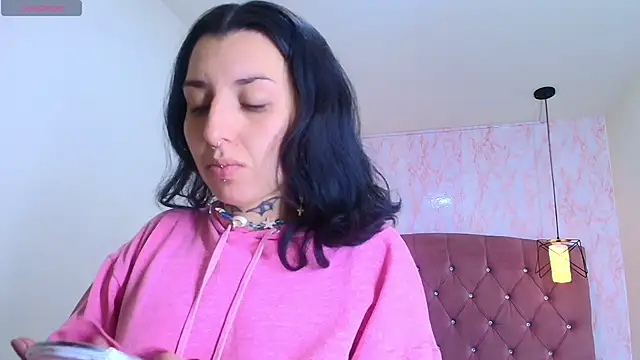 Snapshot of Iris__77 chatting on 10.15.25 Iris  77 online show from 10.15.25