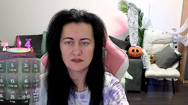 Snapshot of monnica_vibe_ chatting on 10.21.25 monnica vibe  online show from 10.21.25