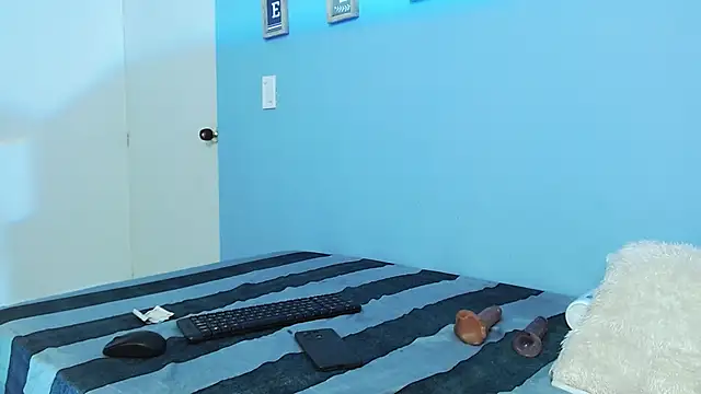 Snapshot of luna_hawks chatting on 10.24.25 luna hawks online show from 10.24.25