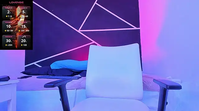 Snapshot of VynnyBlacke_ chatting on 10.12.25 VynnyBlacke  online show from 10.12.25