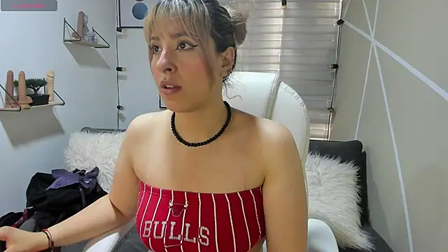 sophialyh 1 online show from 11.25.25