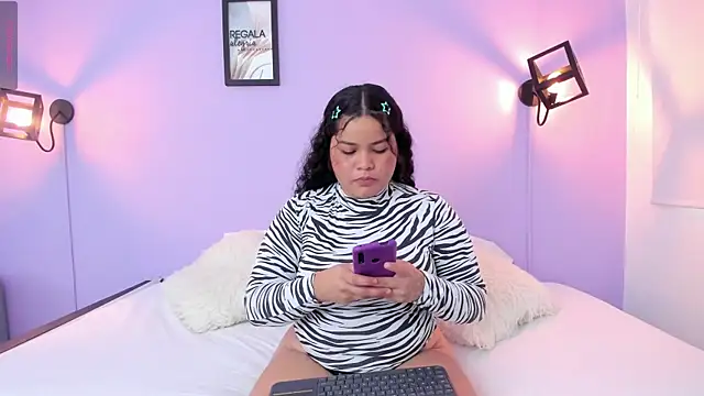 Snapshot of Evelin_Millerr chatting on 10.12.25 Evelin Millerr online show from 10.12.25
