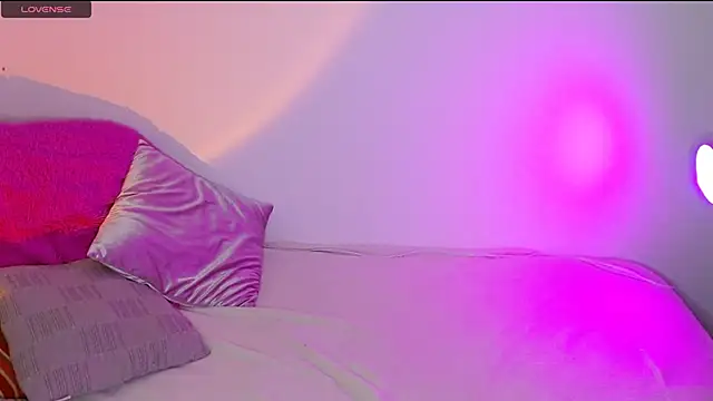 Snapshot of Sofi_Booty07 chatting on 10.17.25 Sofi Booty07 online show from 10.17.25