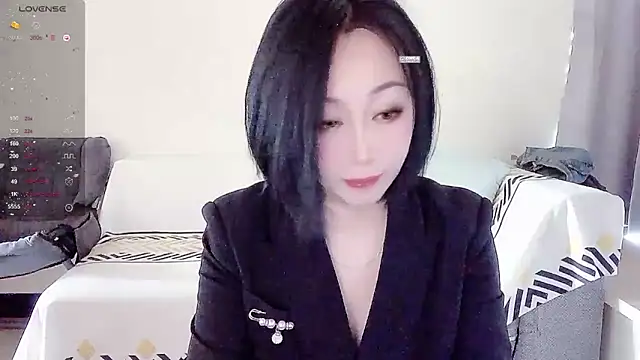 Snapshot of Smile-- chatting on 10.21.25 Smile-- online show from 10.21.25