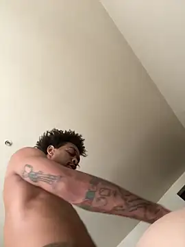 Snapshot of thefreakscomeoutatnight chatting on 10.22.25 thefreakscomeoutatnight online show from 10.22.25