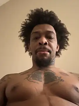 Snapshot of thefreakscomeoutatnight chatting on 10.24.25 thefreakscomeoutatnight online show from 10.24.25