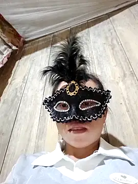 Snapshot of Tuyet_xx chatting on 10.02.25 Tuyet xx online show from 10.02.25