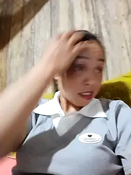 Snapshot of Tuyet_xx chatting on 10.04.25 Tuyet xx online show from 10.04.25