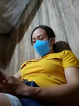 Snapshot of Tuyet_xx chatting on 10.09.25 Tuyet xx online show from 10.09.25