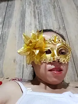 Snapshot of Tuyet_xx chatting on 10.15.25 Tuyet xx online show from 10.15.25