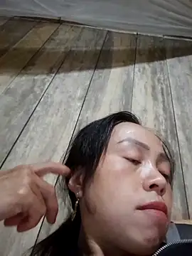 Snapshot of Tuyet_xx chatting on 10.20.25 Tuyet xx online show from 10.20.25