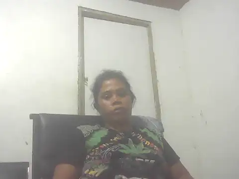 Snapshot of Hotmommax chatting on 09.27.25 Hotmommax online show from 09.27.25