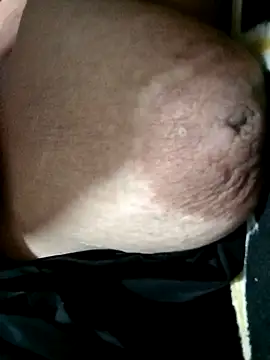 Snapshot of Hotmommax chatting on 10.02.25 Hotmommax online show from 10.02.25