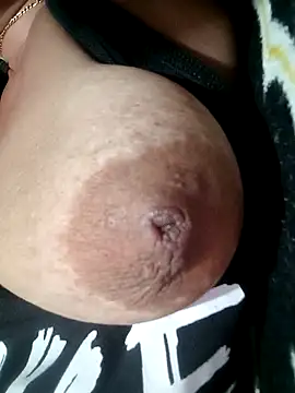 Snapshot of Hotmommax chatting on 10.07.25 Hotmommax online show from 10.07.25