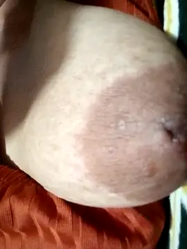 Snapshot of Hotmommax chatting on 10.09.25 Hotmommax online show from 10.09.25