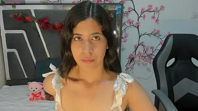 Snapshot of KendallMiller2 chatting on 10.17.25 KendallMiller2 online show from 10.17.25