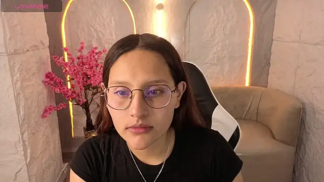 Snapshot of Nyx_Tamy_Tx_ chatting on 10.20.25 Nyx Tamy Tx  online show from 10.20.25