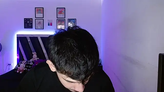 Snapshot of Sebasxxl12 chatting on 10.18.25 Sebasxxl12 online show from 10.18.25