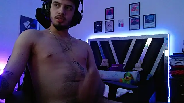 Snapshot of Sebasxxl12 chatting on 12.15.25 Sebasxxl12 online show from 12.15.25