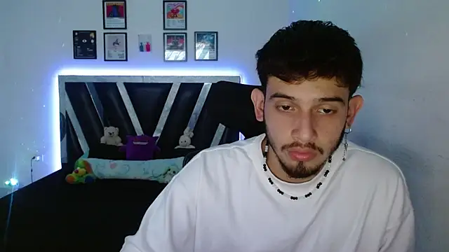 Snapshot of Sebasxxl12 chatting on 12.18.25 Sebasxxl12 online show from 12.18.25