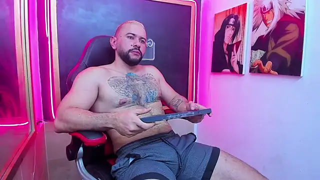 Snapshot of isaac_franko chatting on 10.06.25 isaac franko online show from 10.06.25