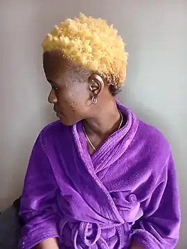 Snapshot of SweetMelodyXXX chatting on 10.31.25 SweetMelodyXXX online show from 10.31.25