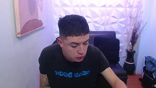 Snapshot of Adam_Blaze chatting on 09.30.25 Adam Blaze online show from 09.30.25
