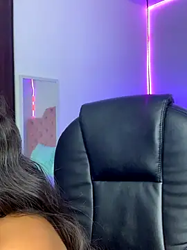 Snapshot of ScarletDesire_ chatting on 10.17.25 ScarletDesire  online show from 10.17.25