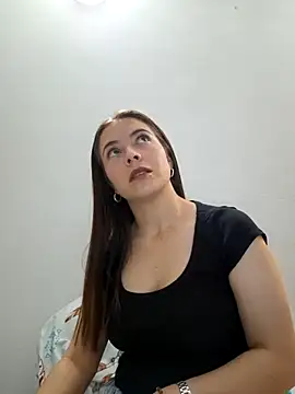 Snapshot of EmmaValencia_ chatting on 10.20.25 EmmaValencia  online show from 10.20.25