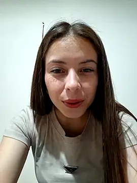Snapshot of EmmaValencia_ chatting on 10.21.25 EmmaValencia  online show from 10.21.25