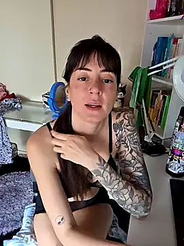 Snapshot of dandanbarr chatting on 10.18.25 dandanbarr online show from 10.18.25