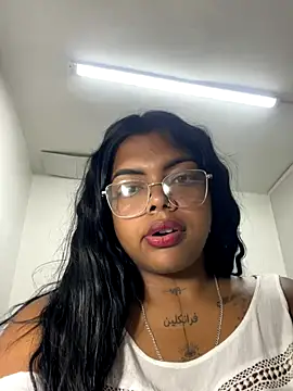 Snapshot of ParisBustamanterx chatting on 10.10.25 ParisBustamanterx online show from 10.10.25