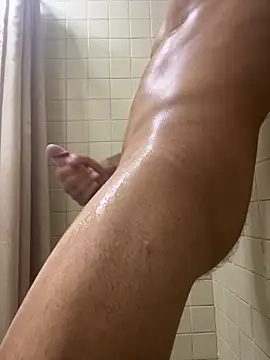 Snapshot of cubanpapi_98 chatting on 10.15.25 cubanpapi 98 online show from 10.15.25