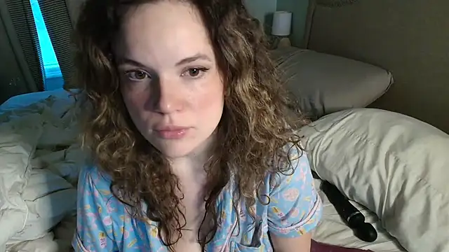 Snapshot of ClaireZX chatting on 10.09.25 ClaireZX online show from 10.09.25