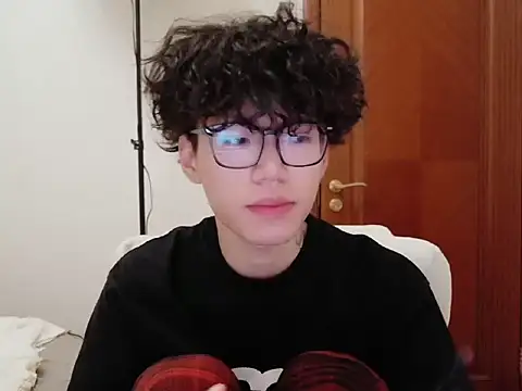 Snapshot of hangzi-0011 chatting on 09.28.25 hangzi-0011 online show from 09.28.25