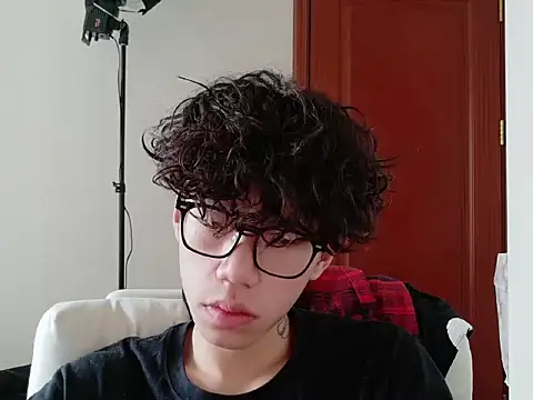 Snapshot of hangzi-0011 chatting on 09.30.25 hangzi-0011 online show from 09.30.25