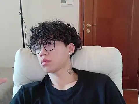 Snapshot of hangzi-0011 chatting on 10.01.25 hangzi-0011 online show from 10.01.25